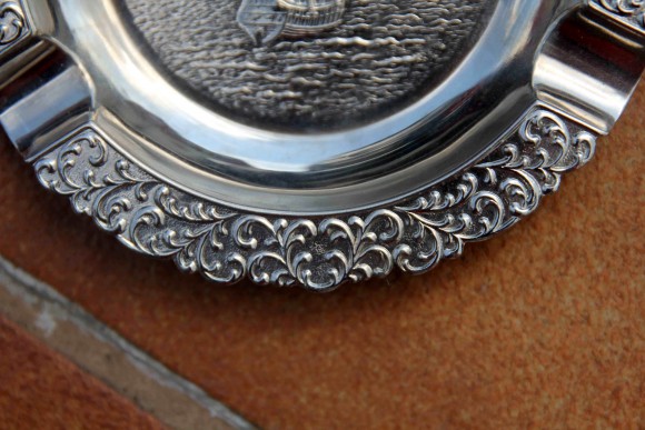 Милая пепельница "Белеет парус одинокий".