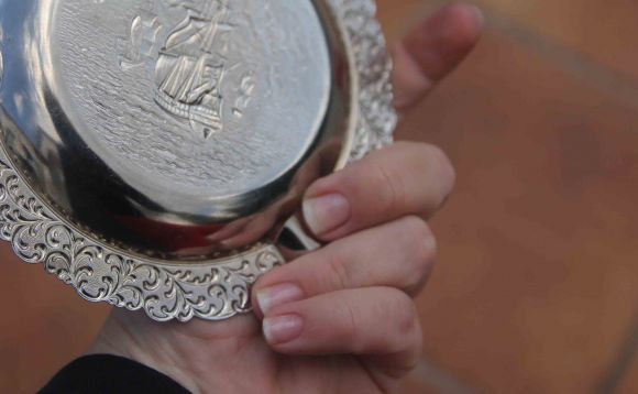 Милая пепельница "Белеет парус одинокий".