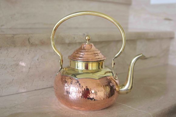 Очаровательный комбинированный чайник из меди и латуни