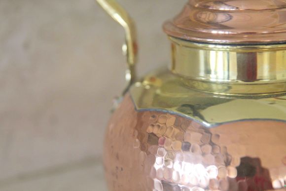 Очаровательный комбинированный чайник из меди и латуни