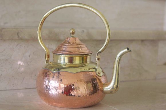 Очаровательный комбинированный чайник из меди и латуни