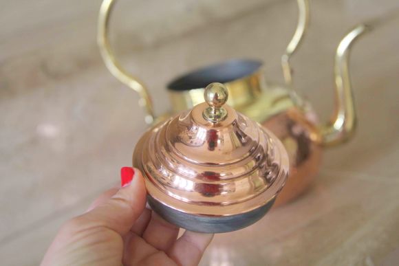 Очаровательный комбинированный чайник из меди и латуни