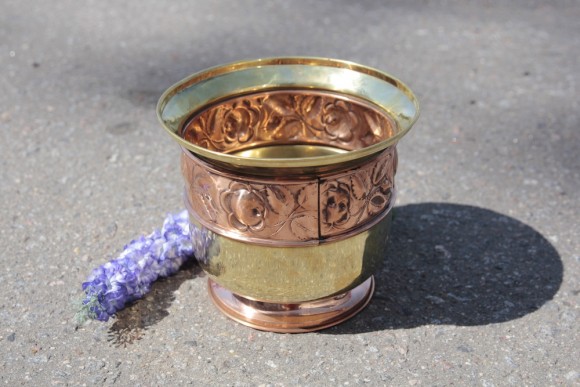 Кашпо из латуни, с медными вставками. Европа. Начало 20 века