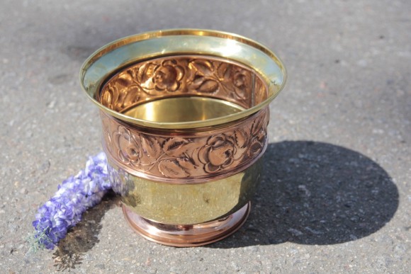 Кашпо из латуни, с медными вставками. Европа. Начало 20 века