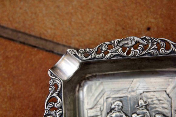 Голландский сюжет на небольшой пепельнице. Металл