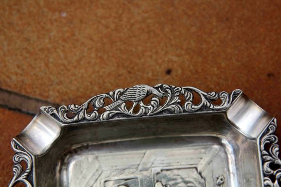 Голландский сюжет на небольшой пепельнице. Металл