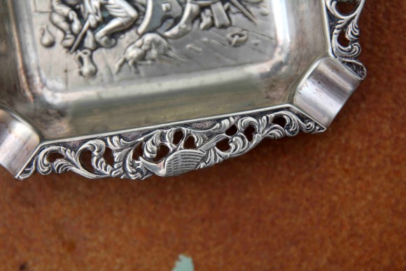 Голландский сюжет на небольшой пепельнице. Металл