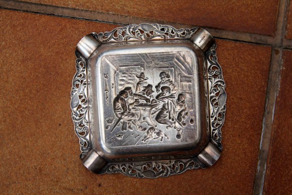 Голландский сюжет на небольшой пепельнице. Металл