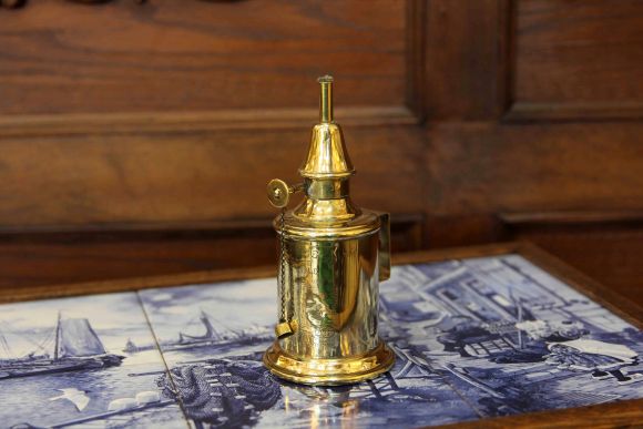 Интересная керосиновая лампа