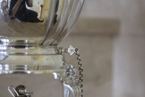 Антикварная бульотка с серебре. Идеальное состояние