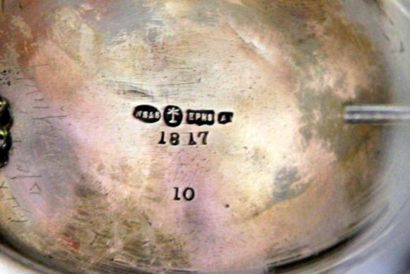 Антикварная бульотка с серебре. Идеальное состояние