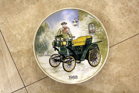Серия декоративных тарелок "Автомобили прошлого века".Европа. Начало 20 века