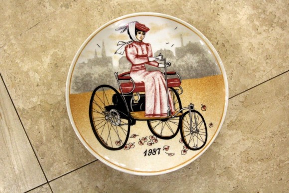 Серия декоративных тарелок "Автомобили прошлого века".Европа. Начало 20 века