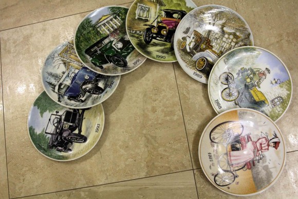 Серия декоративных тарелок "Автомобили прошлого века".Европа. Начало 20 века