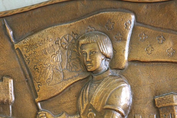 Антикварное настенное панно РЫЦАРЬ С ПОБЕДОЙ. Медь