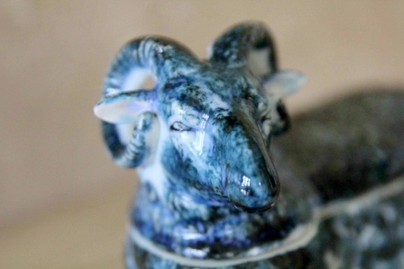 Благородный овен из фарфора. Россия. Кузнецов Благородный овен из фарфора. Россия. Кузнецов