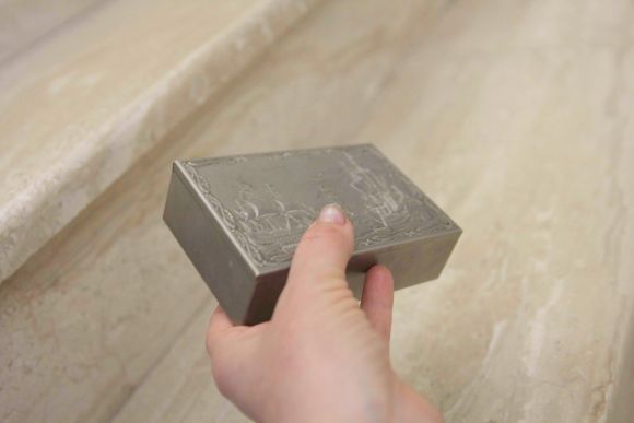 Витажная шкатулка с завораживающим морским пейзажем