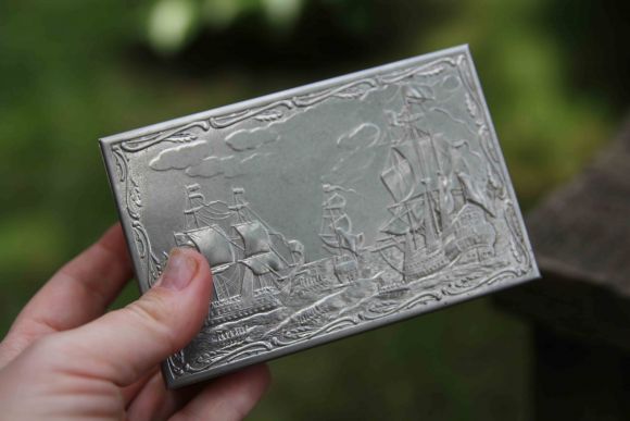 Витажная шкатулка с завораживающим морским пейзажем