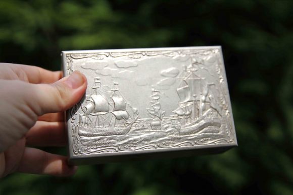 Витажная шкатулка с завораживающим морским пейзажем