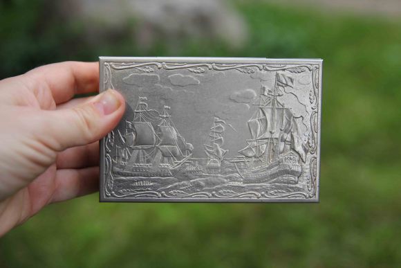 Витажная шкатулка с завораживающим морским пейзажем