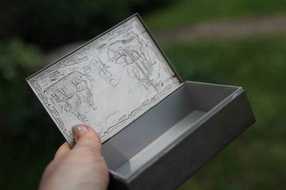 Витажная шкатулка с завораживающим морским пейзажем