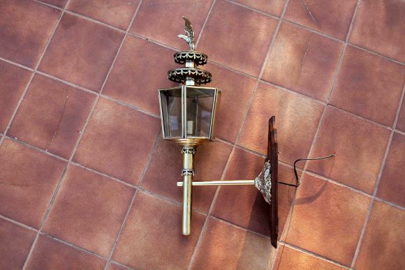 Старинный каретный фонарь - настенное бра