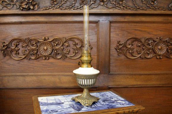 Старинная керосиновая лампа С интересным стеклом!