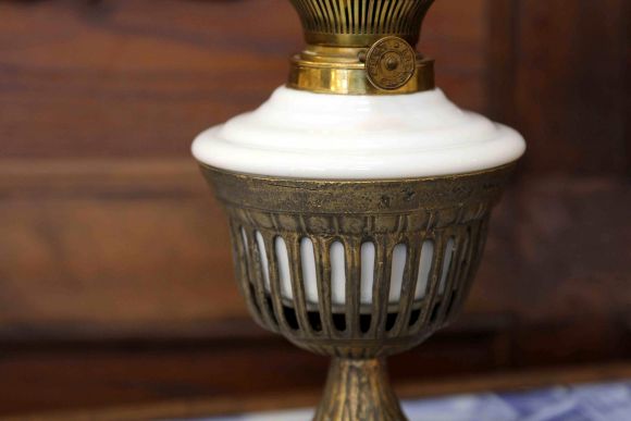 Старинная керосиновая лампа С интересным стеклом!