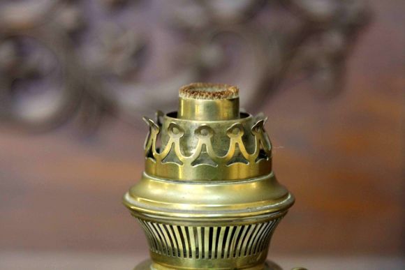 Старинная керосиновая лампа С интересным стеклом!