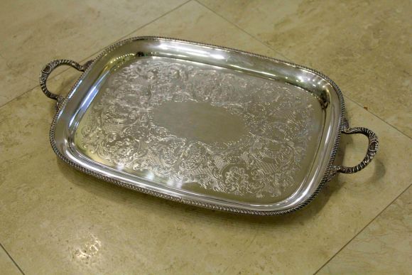 Старинный квадратный поднос в серебре