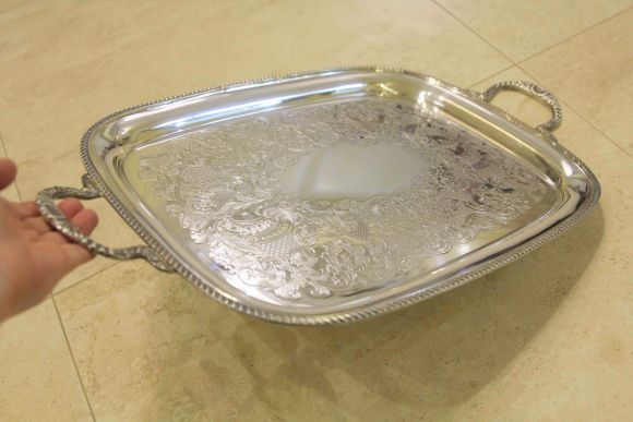 Старинный квадратный поднос в серебре