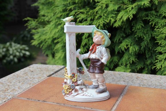 Фарфоровая статуэтка «Юный путешественник» Carl Schneider. Германия 20 век.