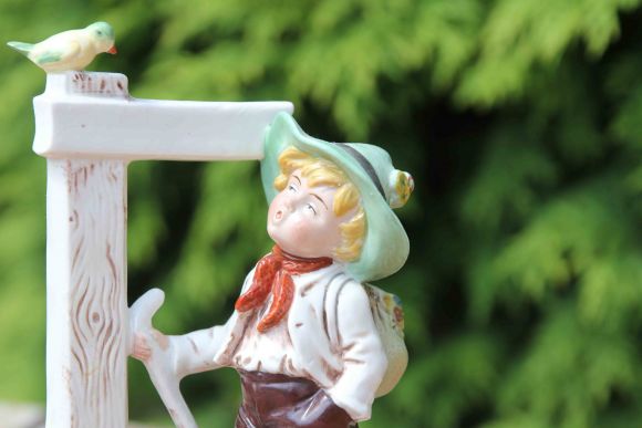 Фарфоровая статуэтка «Юный путешественник» Carl Schneider. Германия 20 век.