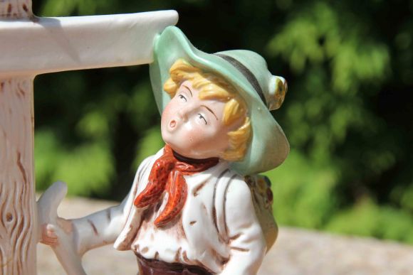 Фарфоровая статуэтка «Юный путешественник» Carl Schneider. Германия 20 век.