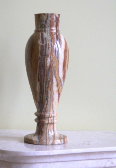 Старинная ваза из оникса. Европа. Начало 20 века