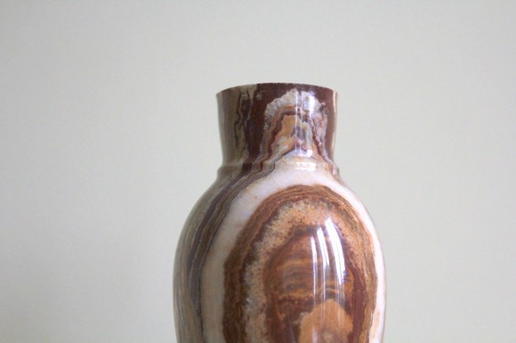 Старинная ваза из оникса. Европа. Начало 20 века