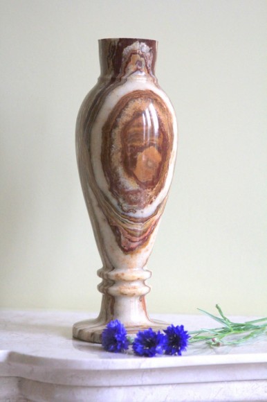 Старинная ваза из оникса. Европа. Начало 20 века