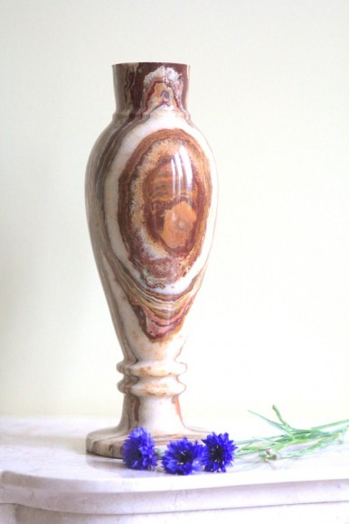 Старинная ваза из оникса. Европа. Начало 20 века