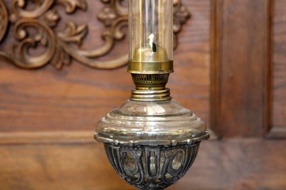 Винтажная керосиновая лампа