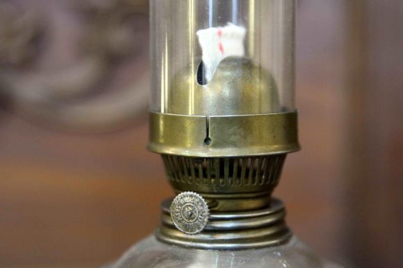 Винтажная керосиновая лампа