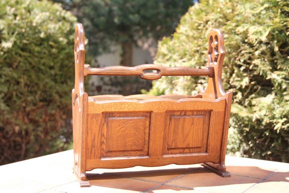 Винтажная газетница из дуба. Европа. Начало 20 века