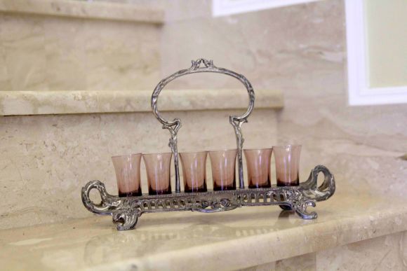 Антикварные рюмочки на подставке