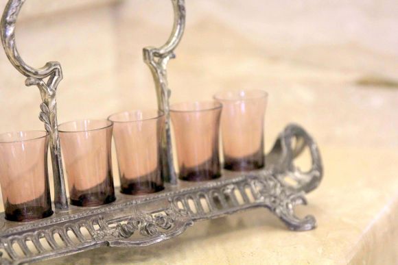 Антикварные рюмочки на подставке