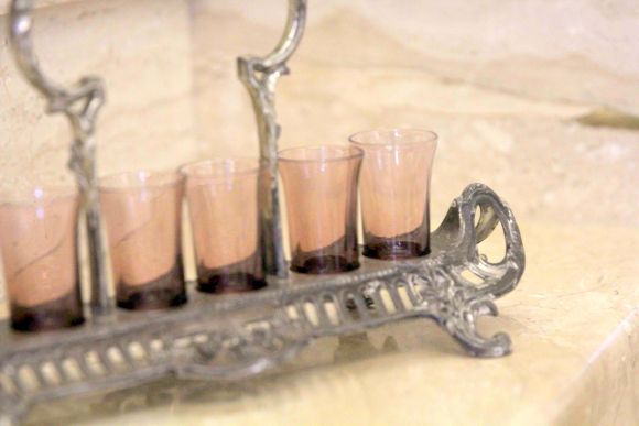 Антикварные рюмочки на подставке