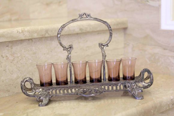 Антикварные рюмочки на подставке
