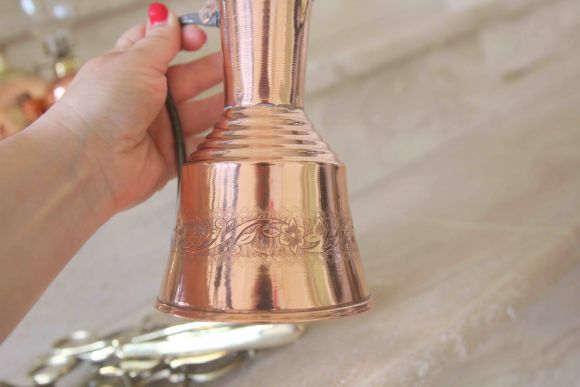 Очаровательный медный кувшинчик для масла