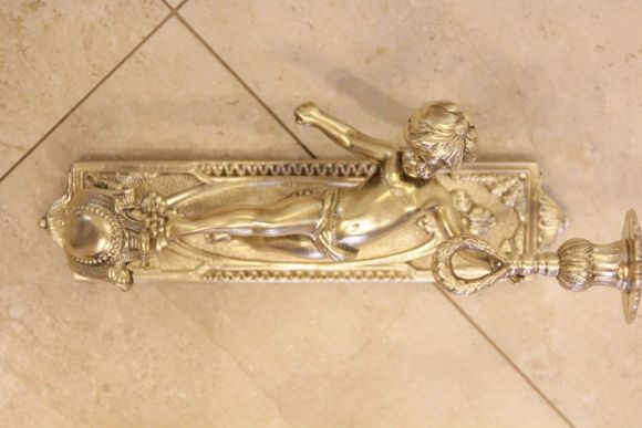 Пара красивых старинных настенных подсвечников в виде ПУТТИ