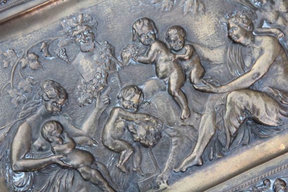 Красивое антикварное панно, выполнено чеканкой