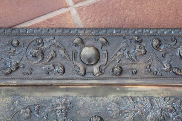 Красивое антикварное панно, выполнено чеканкой