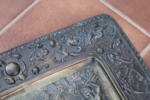 Красивое антикварное панно, выполнено чеканкой